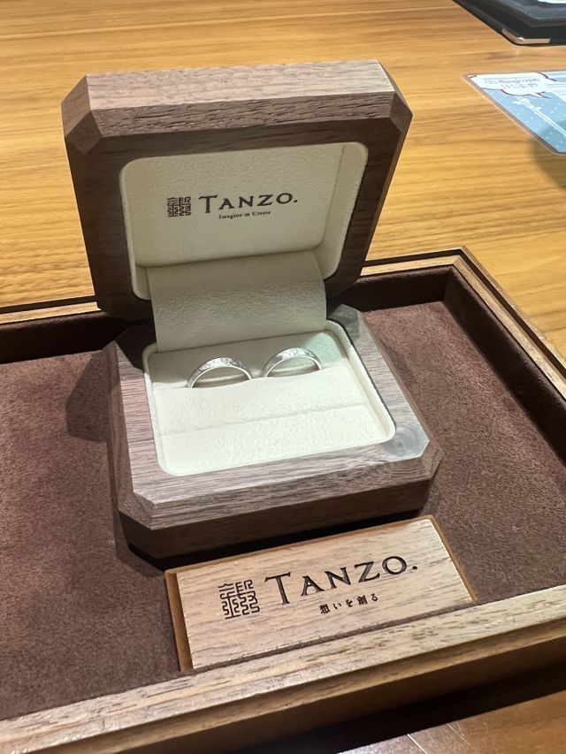 ケースも木目を感じられる1点ものてす。