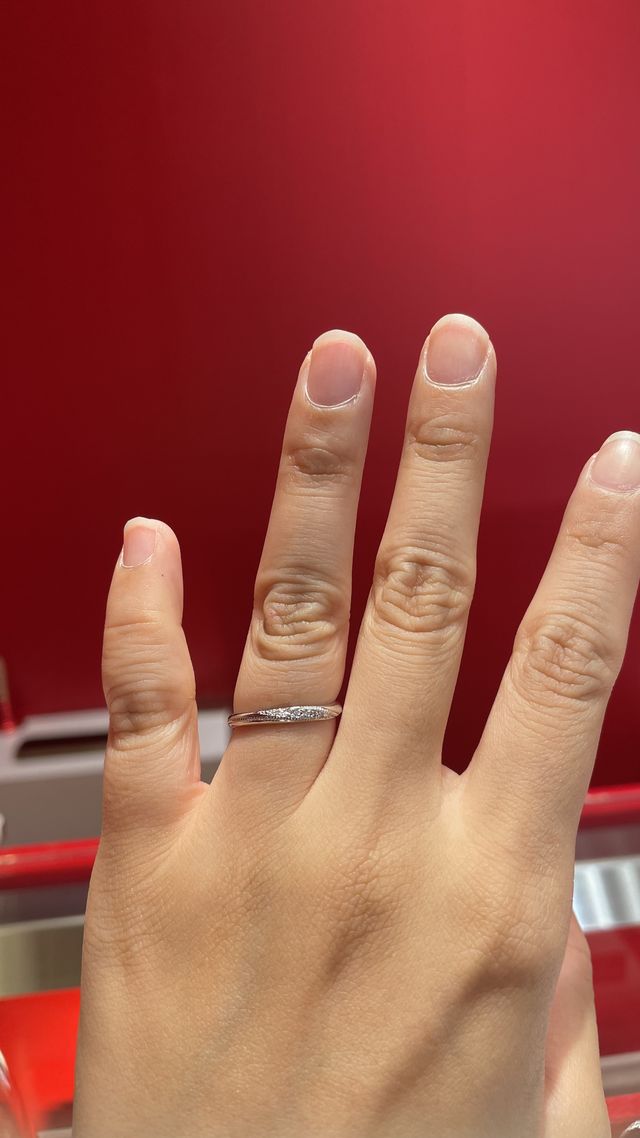 ふたりを結ぶ奇跡の天の川をイメージした指輪。