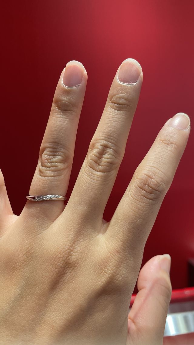 きらきら輝く幸せな気持ちをイメージした指輪です