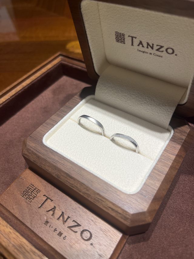 結婚指輪(左:マット加工、右:スターダスト加工)