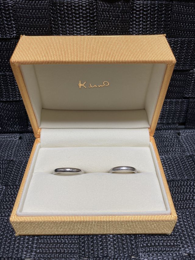 日常的に着けない主人の指輪と、約２年毎日着用している私の指輪