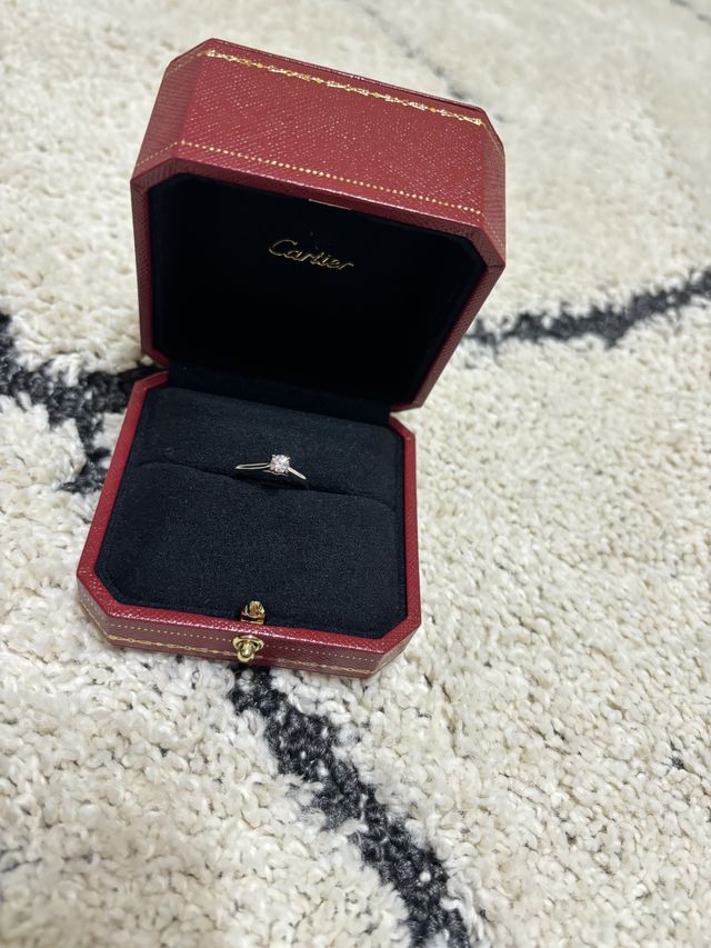 婚約指輪とケース