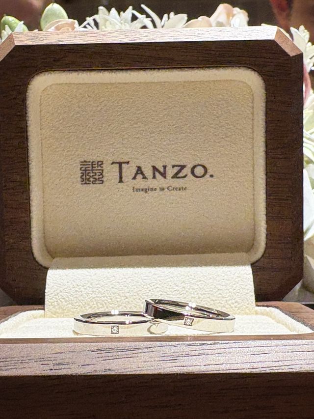 八角形で縁起の良いケースと、お花を添えて撮っていただきました