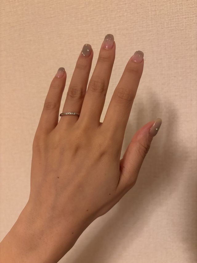 シンプルでありながら華やかさも兼ね備えています。