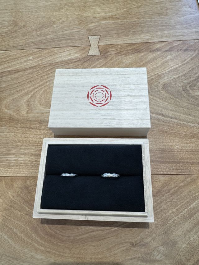 結婚指輪受け取り時の写真