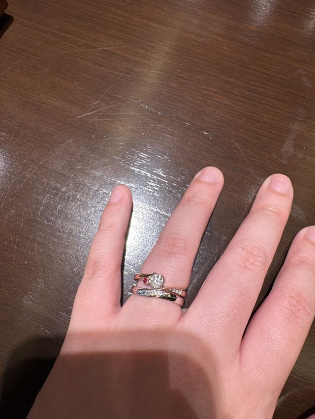 結婚指輪納品。思った通りの仕上がりにとても気に入りました。