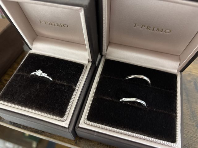 婚約指輪と結婚指輪の重なり感がとても素敵なリングです。