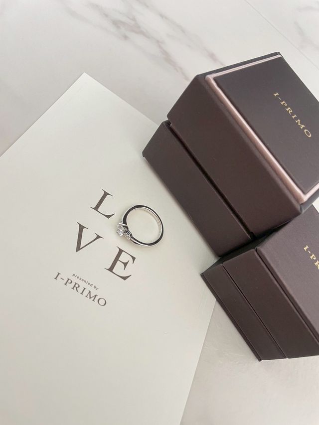 婚約指輪が映える写真