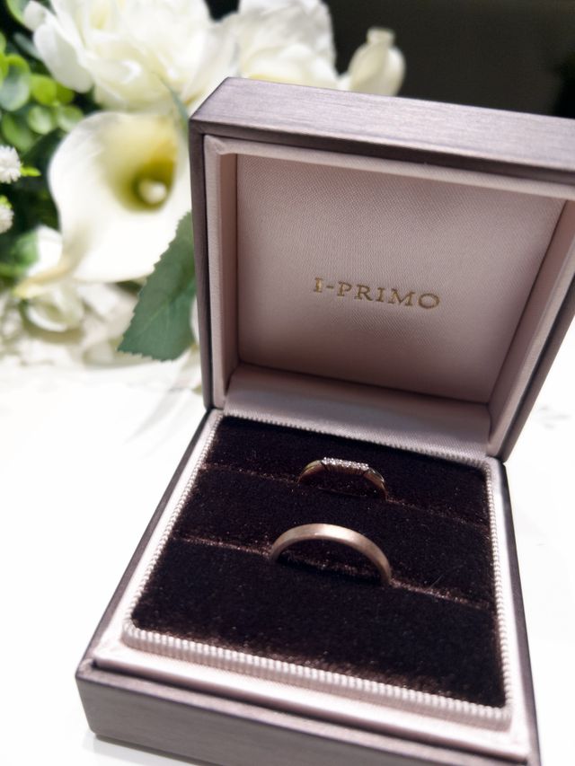 ペアのデザインの結婚指輪にしました。ピンクゴールドで可愛い！