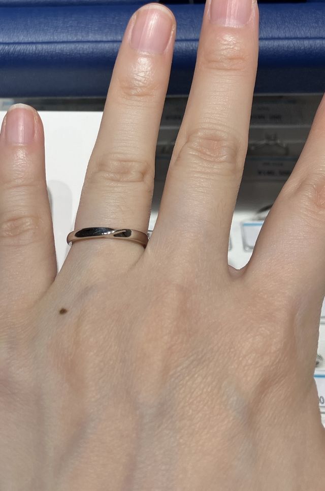 シンプルだけど少しデザイン性のある指輪