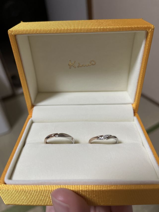2人の結婚指輪です。新品だからなのか、輝きがすごかった。