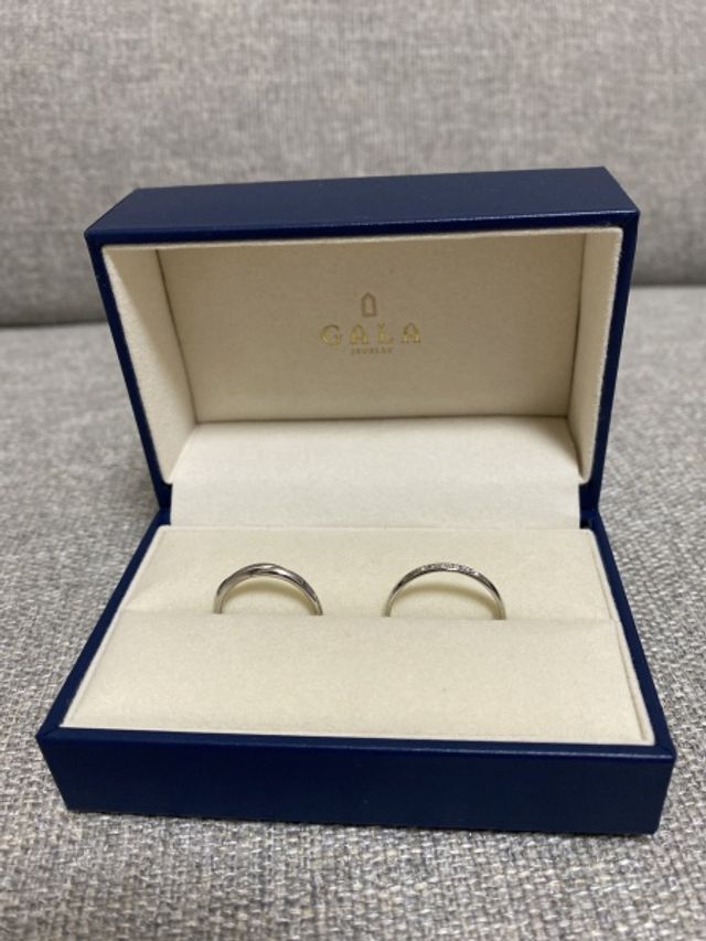 左が新郎、右が新婦です。