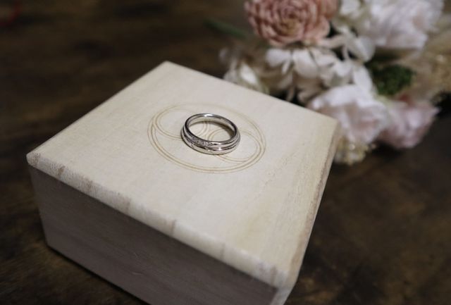 ペアで合わせると矢羽のようになります。