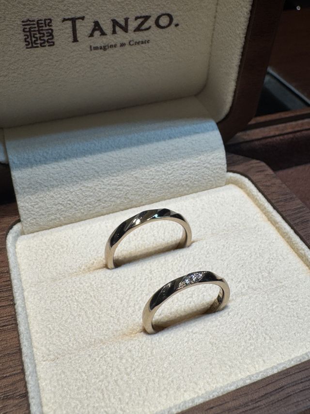 えぐりをどちらにも入れて
デザインを似たような感じにしました