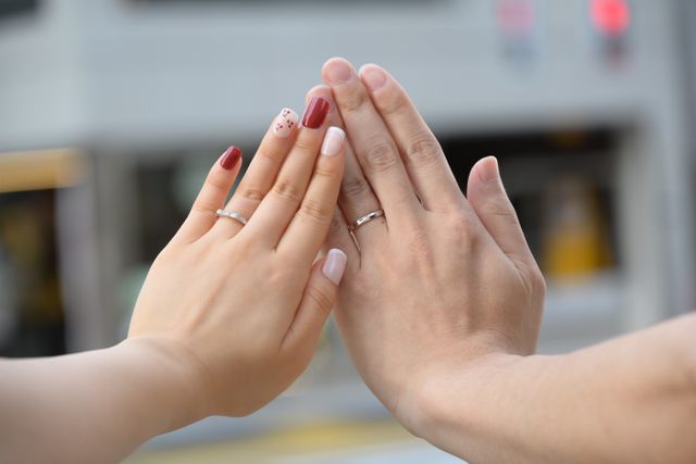 お店の前で撮りました。