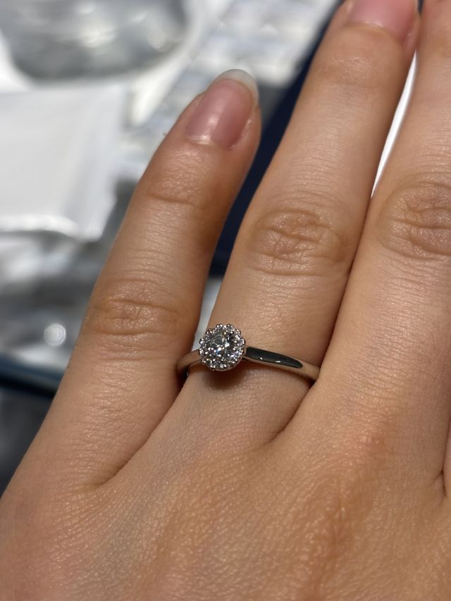 購入してもらった婚約指輪です！
