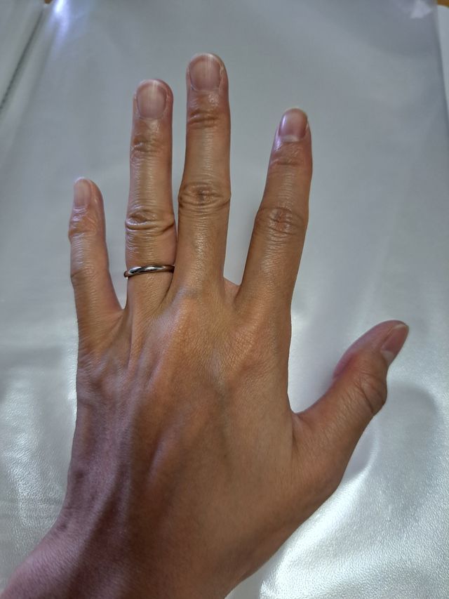 前から見た指輪着用画像です。