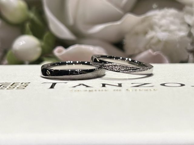 結婚指輪受け取り時にスタッフさんが撮影