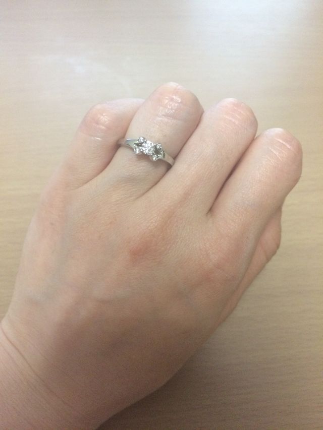 カルティエ バレリーナ。リボンの形のように見えます。