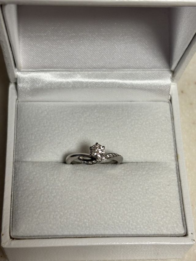 婚約指輪です。