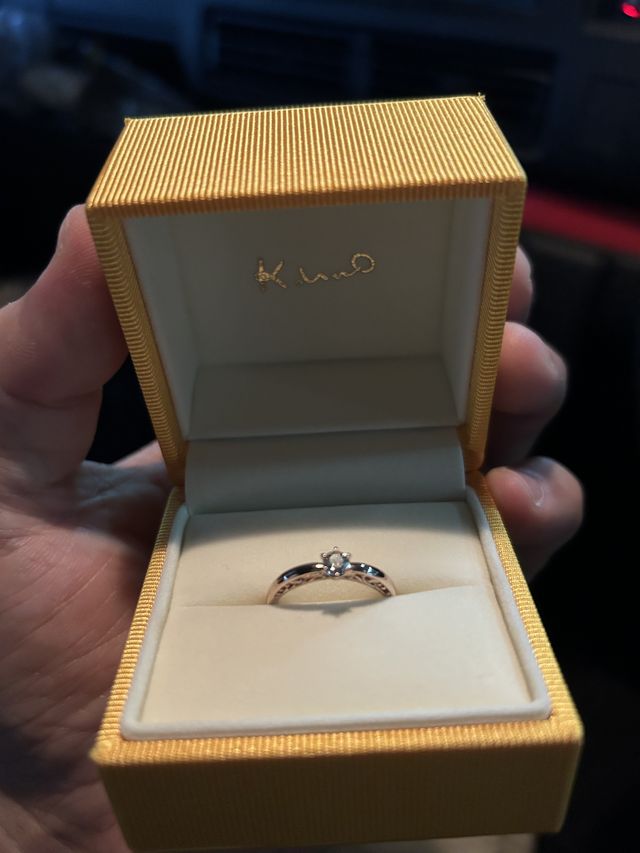 かすみそうのデザインの指輪です