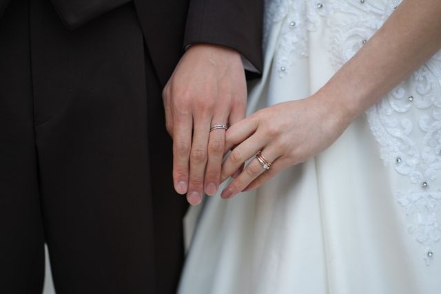 Hの形の他のブランドと被らない個性的なリング