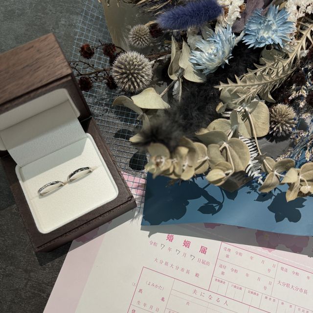 婚姻届と結婚指輪