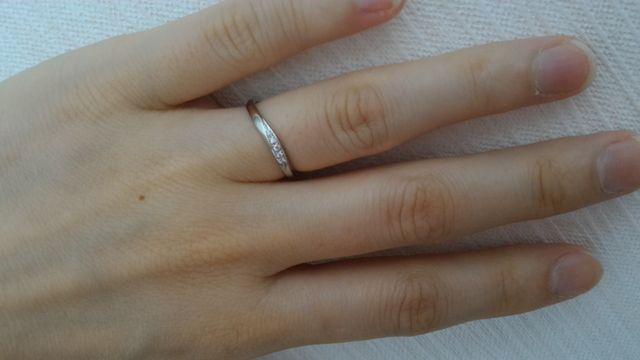 S字の結婚指輪。