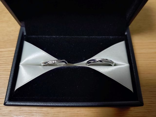 お互い別々のシリーズの指輪を選びました。