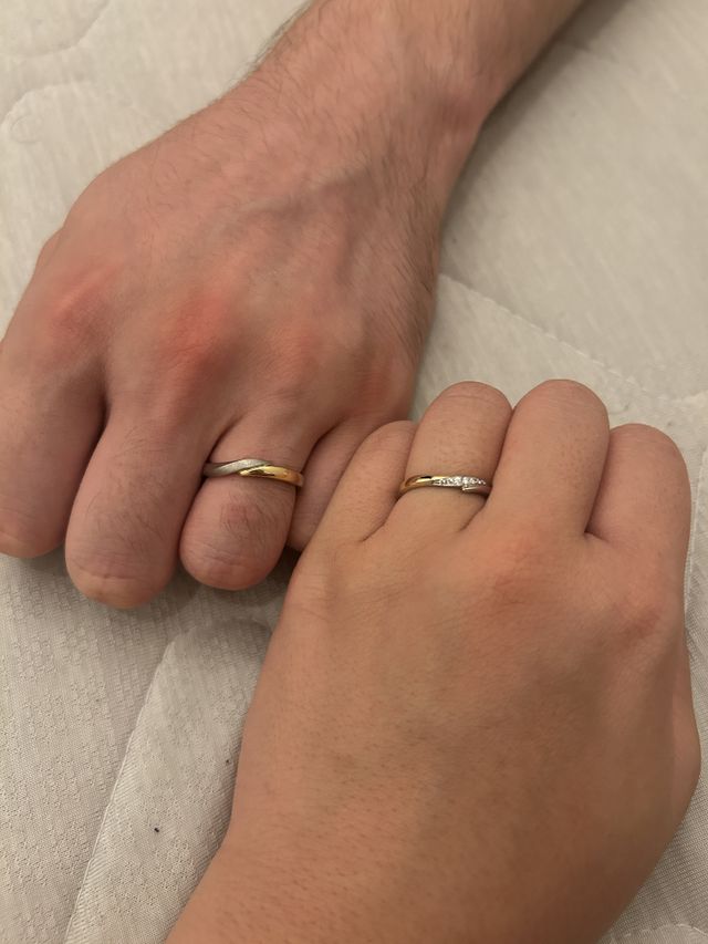 
どちらもプラチナとイエローゴールドの組み合わせです。