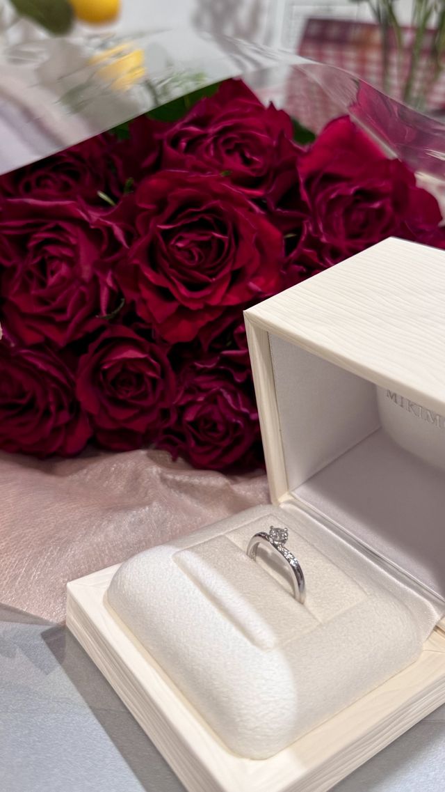 お上品なシンプルなボックスです。