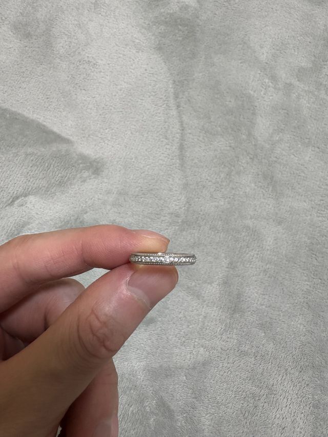 ダイヤは光に反射してとても綺麗