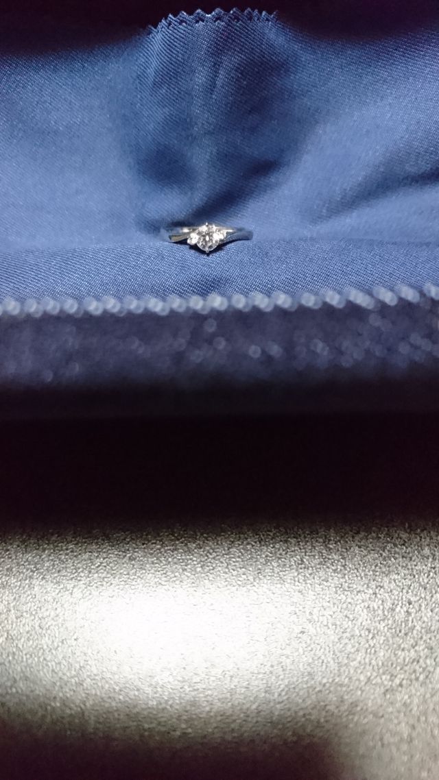 プロポーズのときに用意した婚約指輪です。