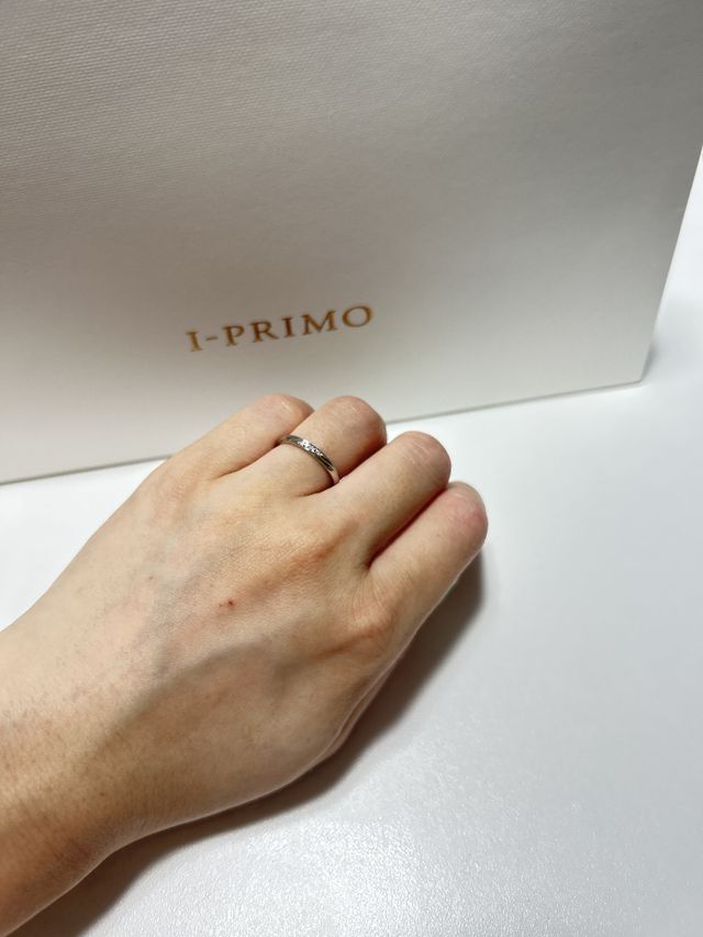 指が短く、太いことを気にしていましたが、気にならないデザイン