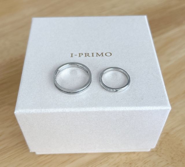 結婚指輪です。
お互い好きなデザインを選びました。