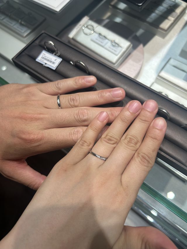 指輪を着用した写真