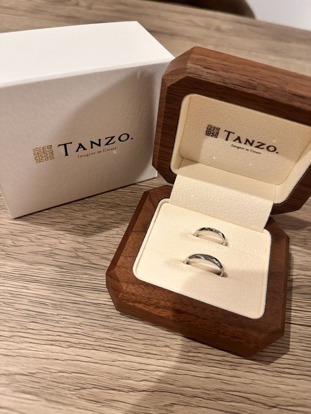 箱に入った状態、着用前指輪