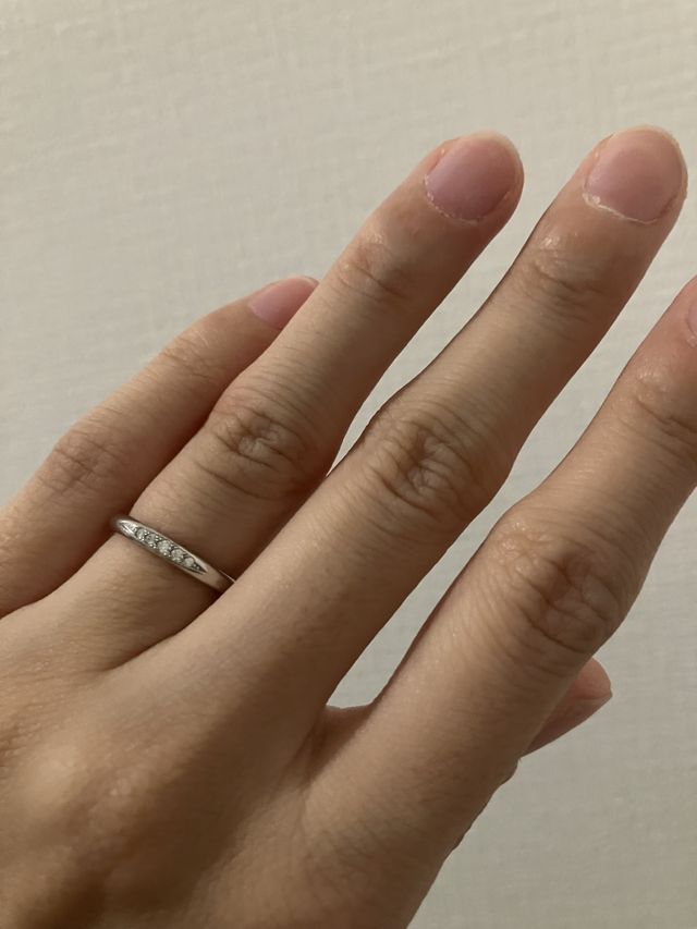 結婚指輪を着用して撮りました。
