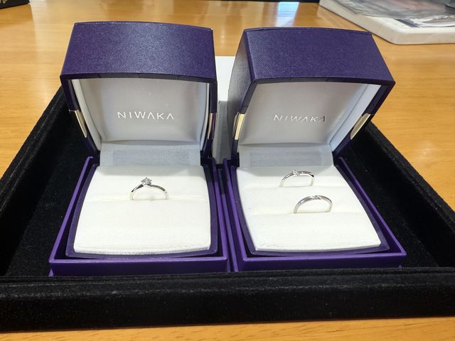 左が婚約指輪の柊
右が結婚指輪の結（女:幅太・男:幅細）