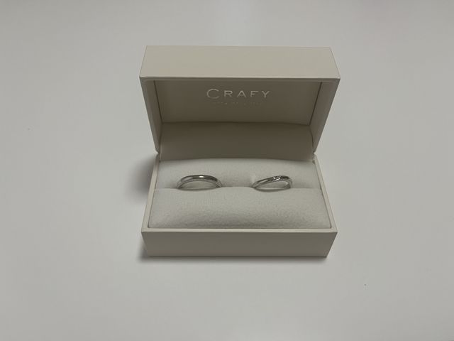 ミルグレインのデザインを入れ、
ダイヤモンドを埋め込みました