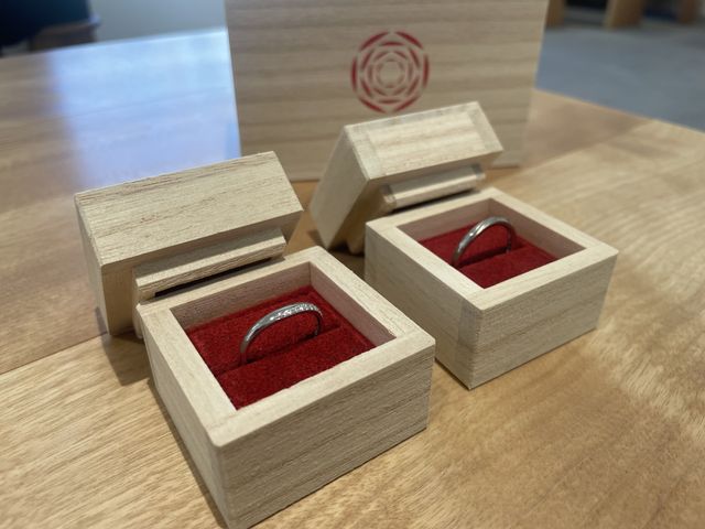 左:縁結(ホワイトゴールド)
右:風結(ホワイトゴールド)