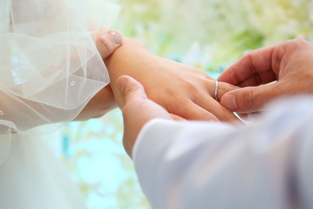 結婚指輪。挙式での指輪交換の写真です。