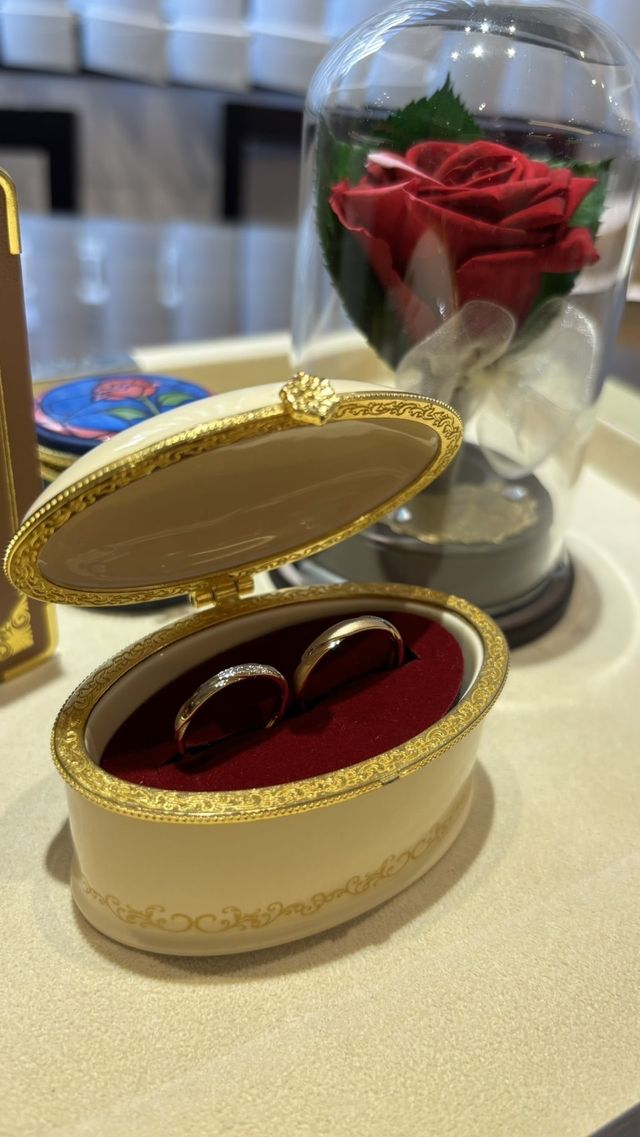 シルバーとゴールドが上下で
入っている為2度楽しめる！