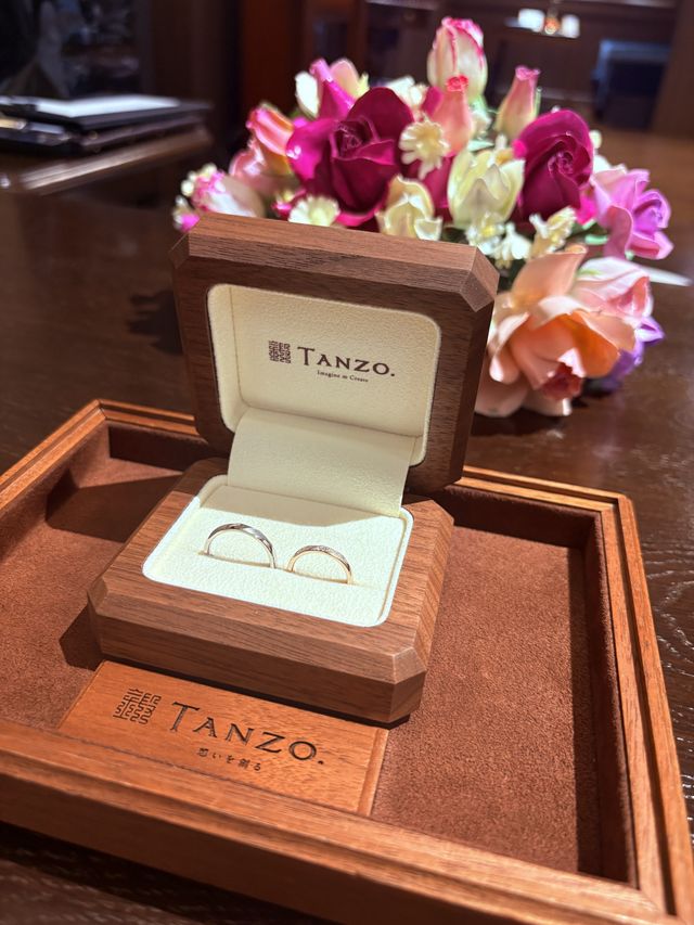 結婚指輪受け取り時の写真です。