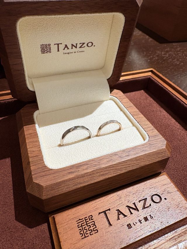 結婚指輪受け取りの時の写真です。