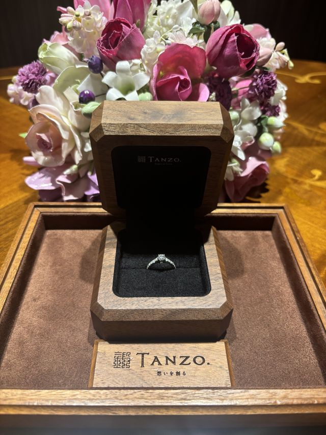 婚約指輪です。とても満足の仕上がりです。
