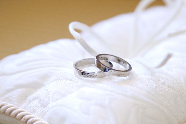 カルティエのエングレーヴド ウェディング リングにしました♡