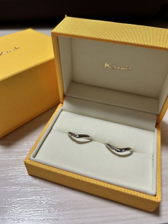 誕生石を記念日石として付けてもらいました。