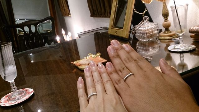 指輪が出来上がり初めて着けた時のもの