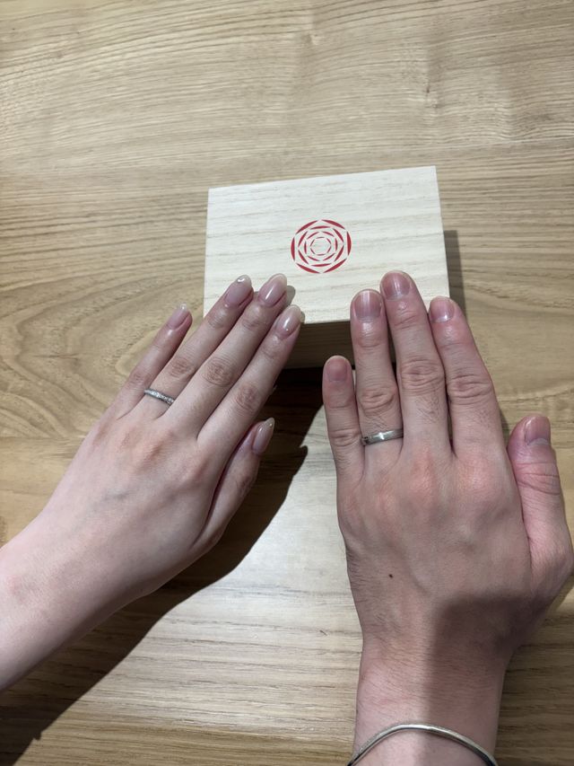 指輪を着用してる写真